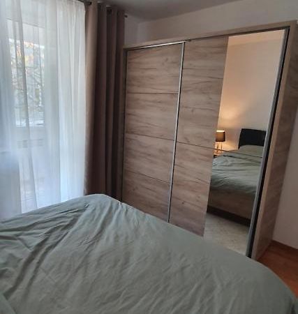 Apartament Chaplins 3 Camere Piatra Neamţ Esterno foto
