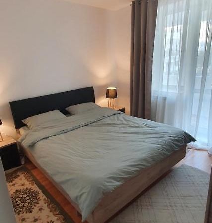 Apartament Chaplins 3 Camere Piatra Neamţ Esterno foto