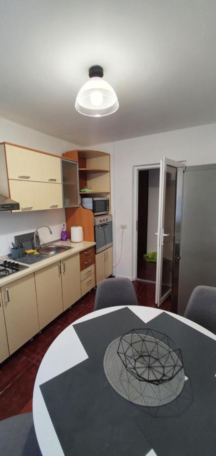 Apartament Chaplins 3 Camere Piatra Neamţ Esterno foto