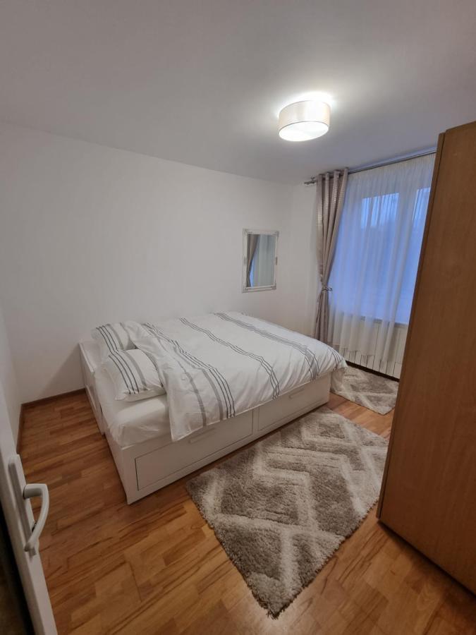 Apartament Chaplins 3 Camere Piatra Neamţ Esterno foto