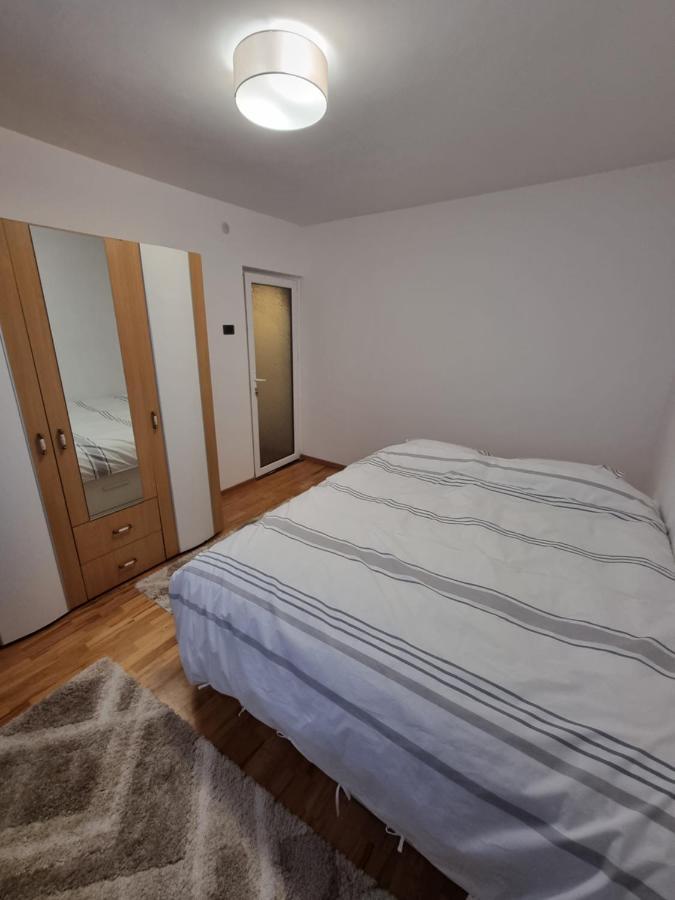 Apartament Chaplins 3 Camere Piatra Neamţ Esterno foto